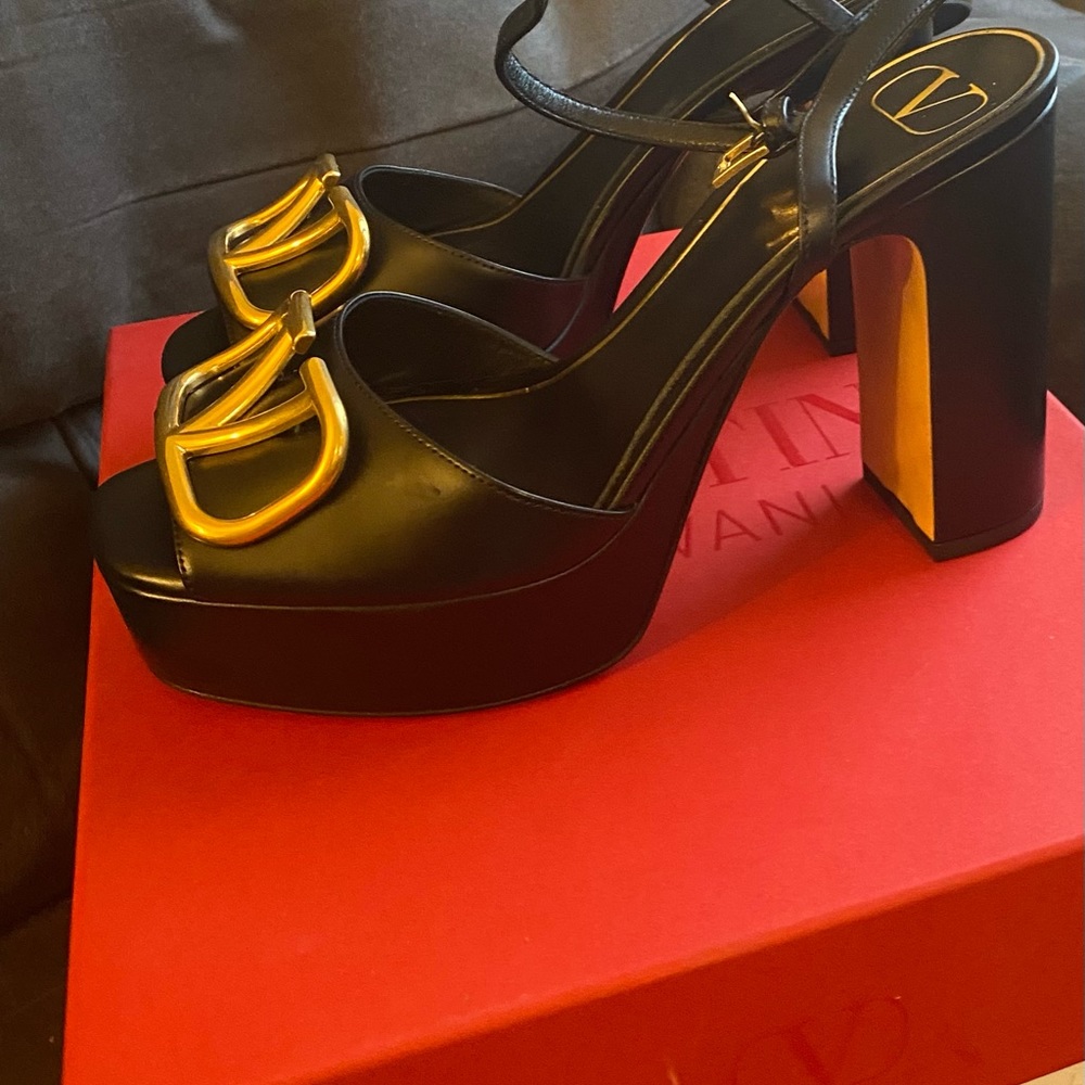 Valentino Garavani Vlogo Platform Sandals size 8